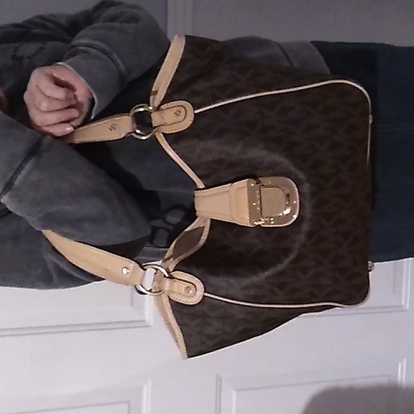 EASTER SALE! Authentic Michael Kors Jet Set Two Way  Shoulder bag Gently Used - Picture 13 of 16